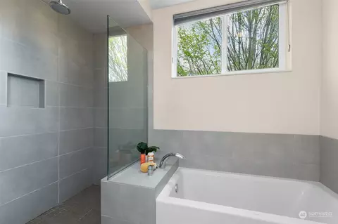 Bath - 1104 10th Ave E, Seattle, WA 98102 photo 3 of 3