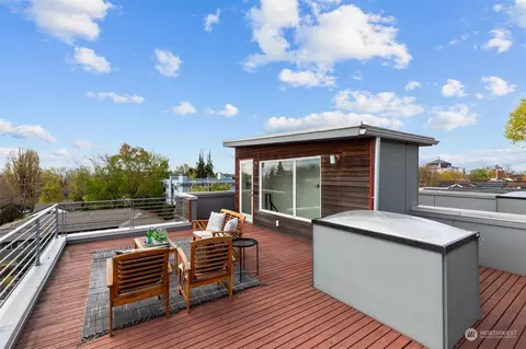 Exterior - 1104 10th Ave E, Seattle, WA 98102 photo 3 of 4