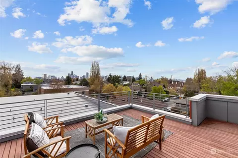 Exterior - 1104 10th Ave E, Seattle, WA 98102 photo 4 of 4