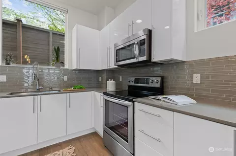 Kitchen - 1104 10th Ave E, Seattle, WA 98102 photo 3 of 7