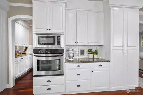 Kitchen - 2711 233rd Pl SE, Bothell, WA 98021 photo 3 of 4
