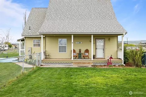 735 Fourth St, Touchet, WA 99360