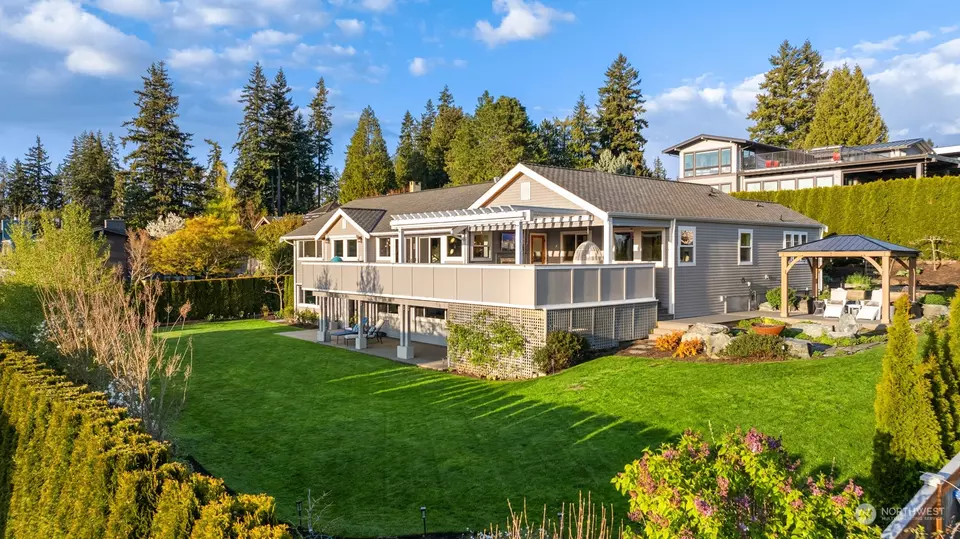 Exterior - 9225 NE 20th St, Clyde Hill, WA 98004 photo 11 of 13