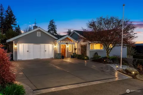 Exterior - 9225 NE 20th St, Clyde Hill, WA 98004 photo 1 of 13