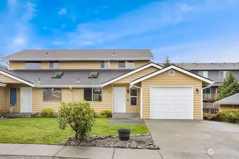 125 NE Nunan Loop #2, Oak Harbor, WA 98277