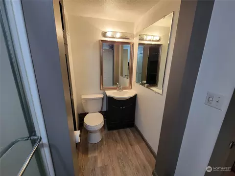 Bath - 5206 S 2nd Ave, Everett, WA 98203 photo 3 of 4