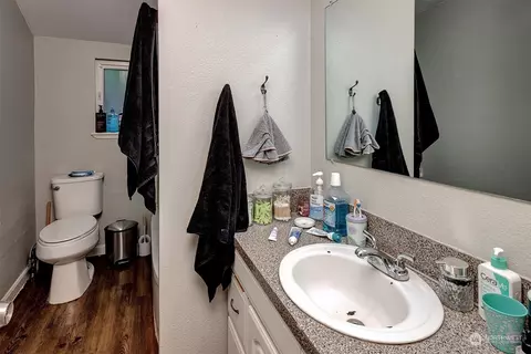 Bath - 5206 S 2nd Ave, Everett, WA 98203 photo 1 of 4