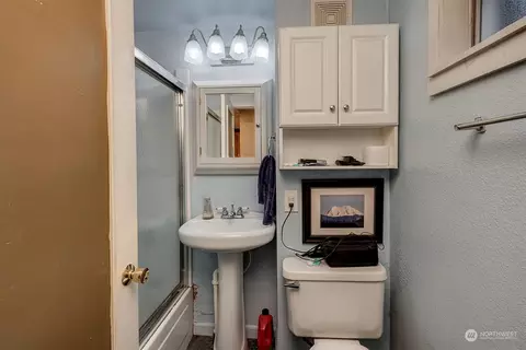 Bath - 5206 S 2nd Ave, Everett, WA 98203 photo 2 of 4