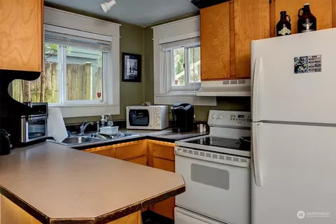 Kitchen - 5206 S 2nd Ave, Everett, WA 98203 photo 3 of 4