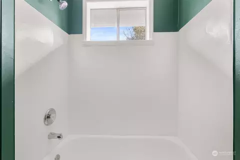 Bath - 114 Joppish Rd, Centralia, WA 98531 photo 2 of 2