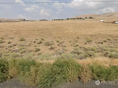 1 Nn Bohoskey Dr, Yakima, WA 98901