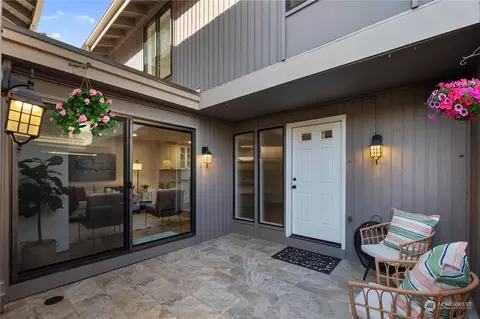 161 142nd Pl NE, Bellevue, WA 98007