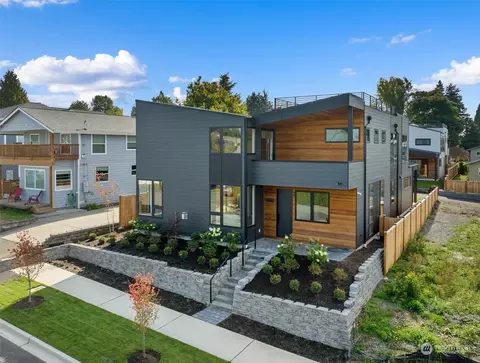 905 N 32nd St, Renton, WA 98056