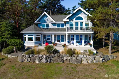 154 Island Dr, Friday Harbor, WA 98250