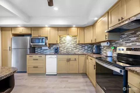 Kitchen - 1822 Maple St, Everett, WA 98201 photo 4 of 5