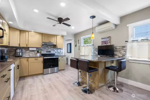 Kitchen - 1822 Maple St, Everett, WA 98201 photo 3 of 5