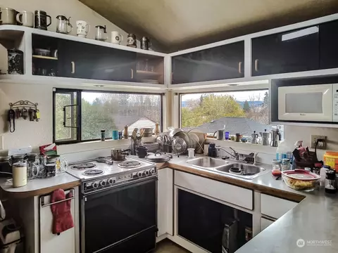 Kitchen - 1822 Maple St, Everett, WA 98201 photo 5 of 5