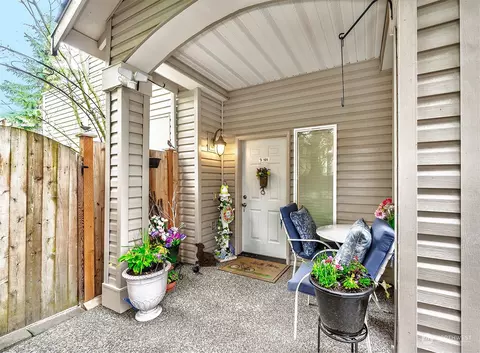 8828 Meridian Pl NE #101, Lake Stevens, WA 98258