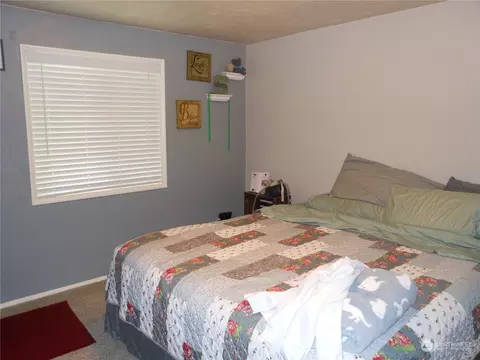 Bedroom - 321 SE Fairview St, Chehalis, WA 98532 photo 2 of 2