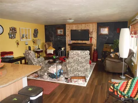 Living - 321 SE Fairview St, Chehalis, WA 98532 photo 1 of 2