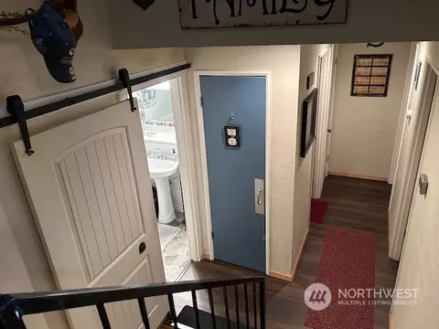 Entry Way - 321 SE Fairview St, Chehalis, WA 98532 photo 1 of 2