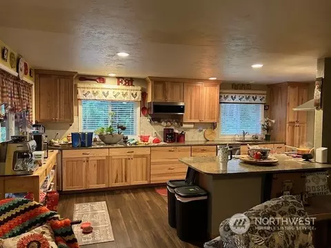 Kitchen - 321 SE Fairview St, Chehalis, WA 98532 photo 2 of 5