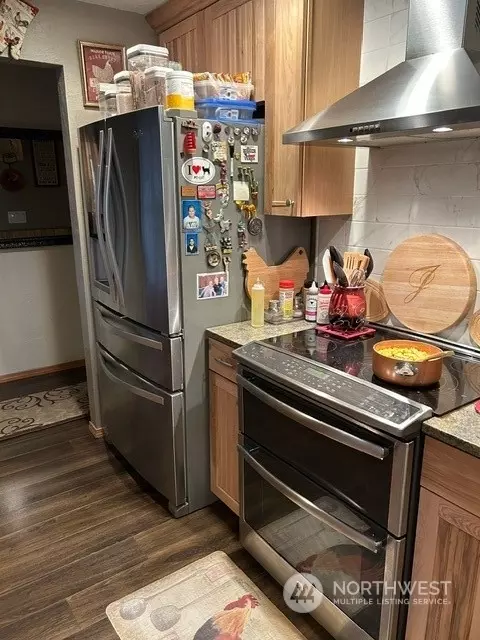 Kitchen - 321 SE Fairview St, Chehalis, WA 98532 photo 3 of 5