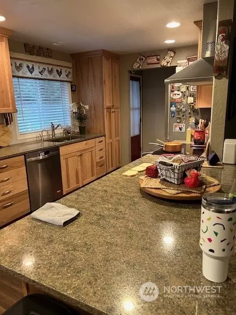 Kitchen - 321 SE Fairview St, Chehalis, WA 98532 photo 5 of 5