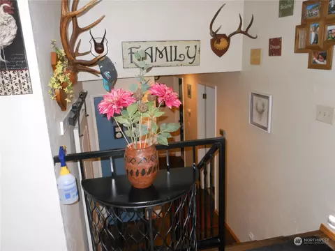 Dining - 321 SE Fairview St, Chehalis, WA 98532 photo 1 of 1