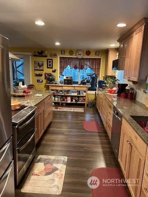 Kitchen - 321 SE Fairview St, Chehalis, WA 98532 photo 1 of 5