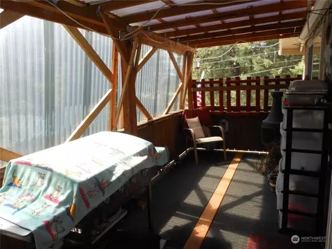 Exterior - 321 SE Fairview St, Chehalis, WA 98532 photo 5 of 7
