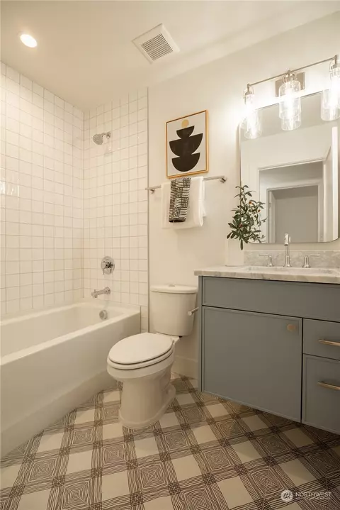 Bath - 418 24th Ave E, Seattle, WA 98112 photo 2 of 4