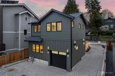 Exterior - 418 24th Ave E, Seattle, WA 98112 photo 4 of 5