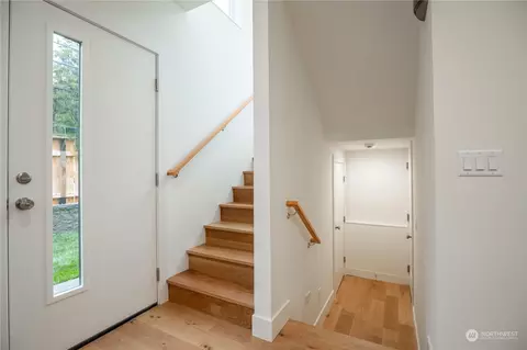 Entry Way - 418 24th Ave E, Seattle, WA 98112 photo 1 of 4