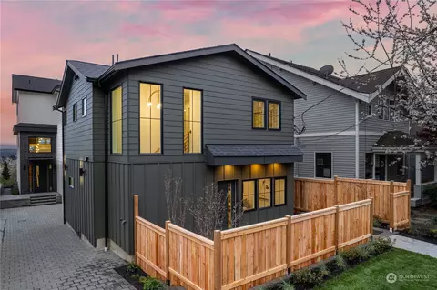 Exterior - 418 24th Ave E, Seattle, WA 98112 photo 2 of 5