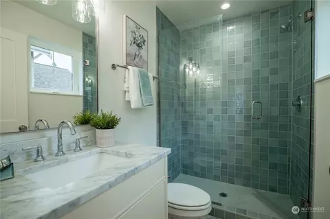 Bath - 418 24th Ave E, Seattle, WA 98112 photo 3 of 4