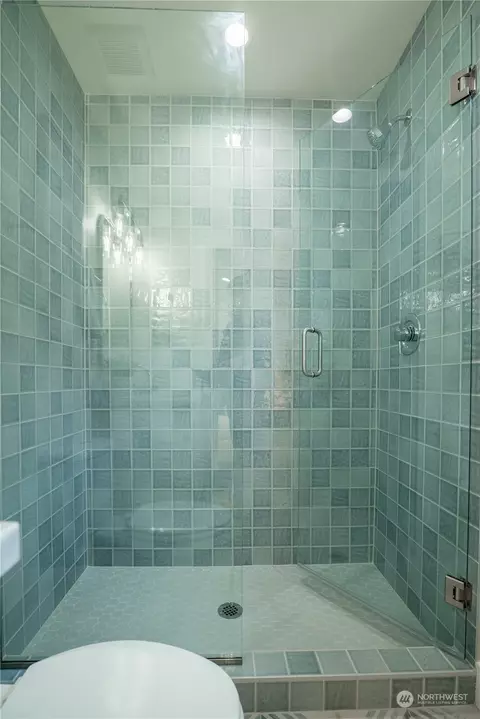 Bath - 418 24th Ave E, Seattle, WA 98112 photo 4 of 4