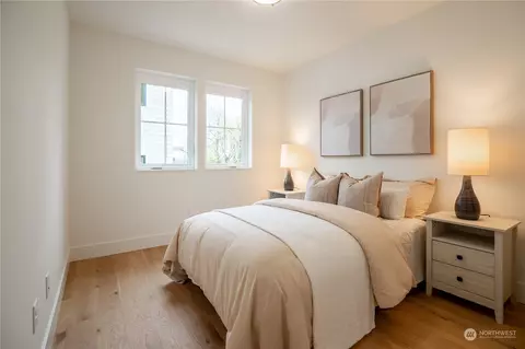 Bedroom - 418 24th Ave E, Seattle, WA 98112 photo 1 of 4