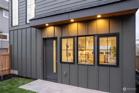 Exterior - 418 24th Ave E, Seattle, WA 98112 photo 3 of 5