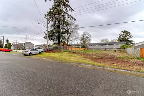 10916 47th Ave SW, Lakewood, WA 98499