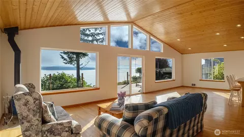 15 A Saratoga Dr, Hat Island, WA 98206