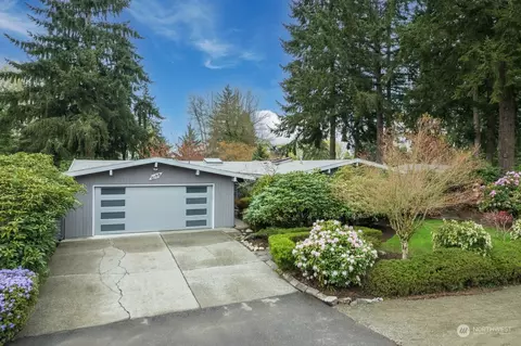6155 NE 185th St, Kenmore, WA 98028