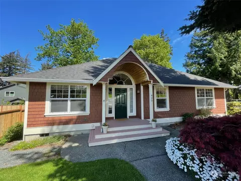 420 Hillcrest Dr, Anacortes, WA 98221