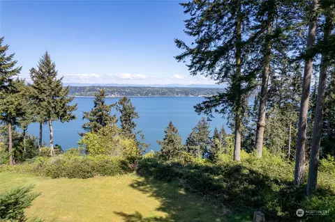 37 SE Nn Se Camano Dr, Camano Island, WA 98282