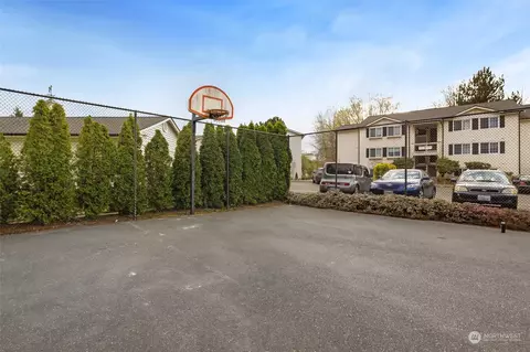 Exterior - 12404 E Gibson Rd #B102, Everett, WA 98204 photo 8 of 9