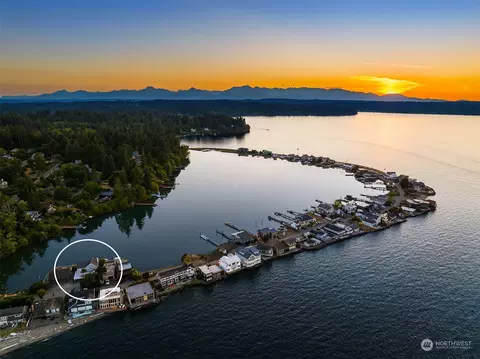 15633 Point Monroe Dr NE, Bainbridge Island, WA 98110