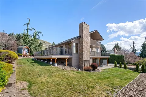 2718 Westview Dr, East Wenatchee, WA 98802