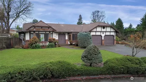 9905 Zircon Dr SW, Lakewood, WA 98498
