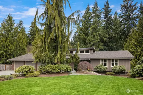 Exterior - 3905 108th St SE, Everett, WA 98208 photo 6 of 9