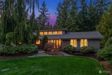 Exterior - 3905 108th St SE, Everett, WA 98208 photo 7 of 9